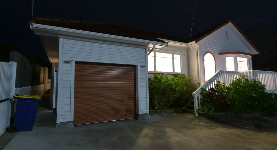  at 32 Te Atatu Road, Te Atatu South, Waitakere City, Auckland