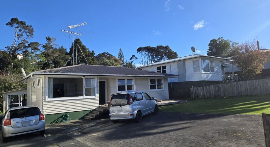  at 11 Halberg Street, Glenfield, North Shore City, Auckland