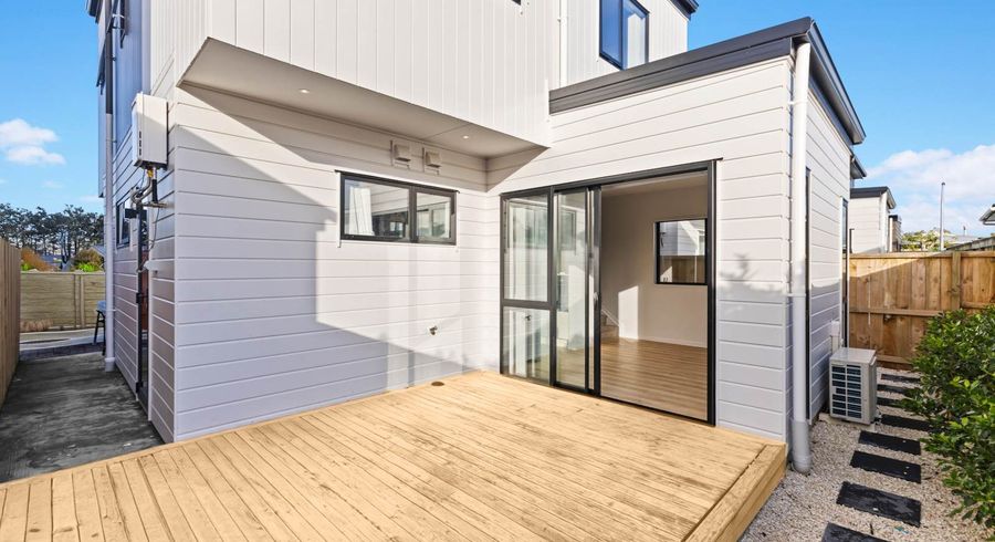  at 104C  Edgewater Drive, Pakuranga, Manukau City, Auckland