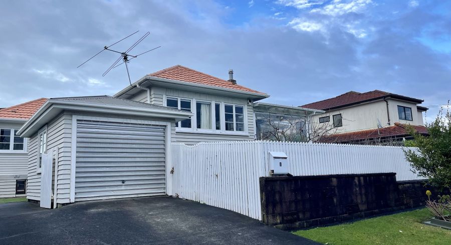  at 1 Camellia Place, Mount Roskill, Auckland