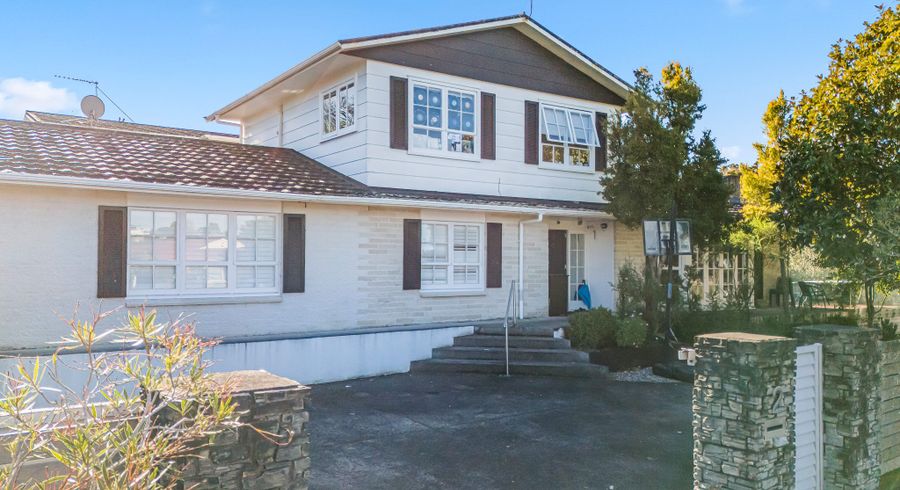  at 2 King Richard Place, Browns Bay, North Shore City, Auckland