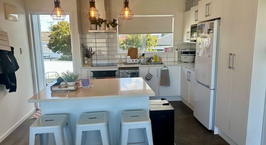  at 4/133 Shakespeare Road, Milford, North Shore City, Auckland