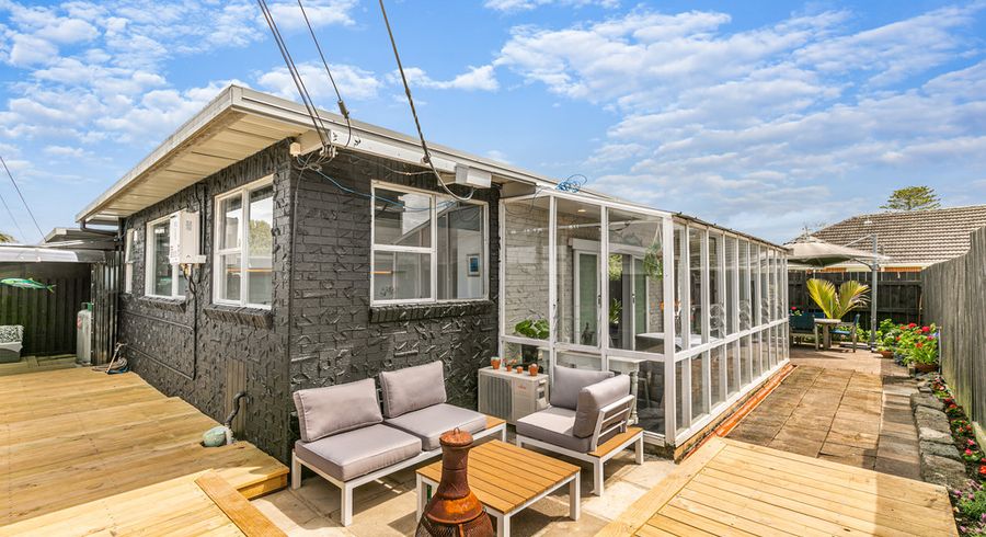  at 1/132 Onewa Road, Northcote, Auckland