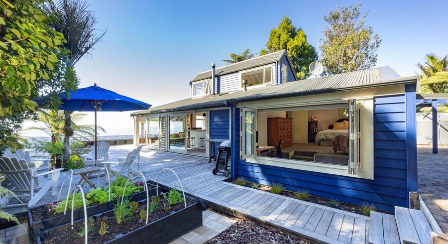  at 27 Quinns Road, Waiatarua, Waitakere City, Auckland