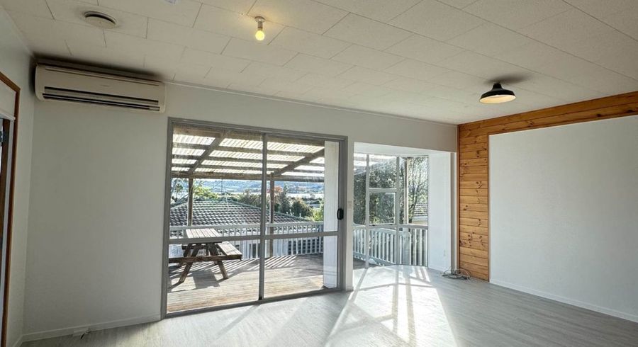  at 8 Grenadine Place, Unsworth Heights, North Shore City, Auckland