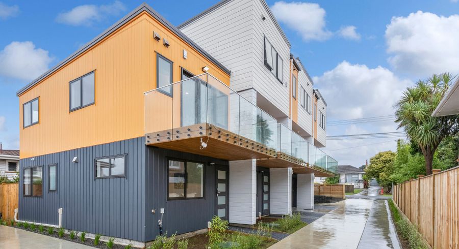  at 2,4/30 Woodford Ave, Henderson, Waitakere City, Auckland