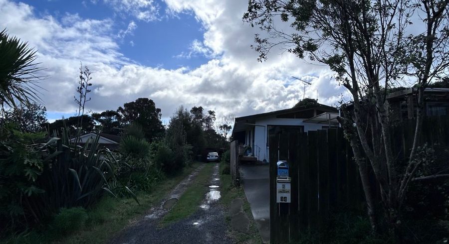  at 2/34 Glencourt Place, Glenfield, North Shore City, Auckland