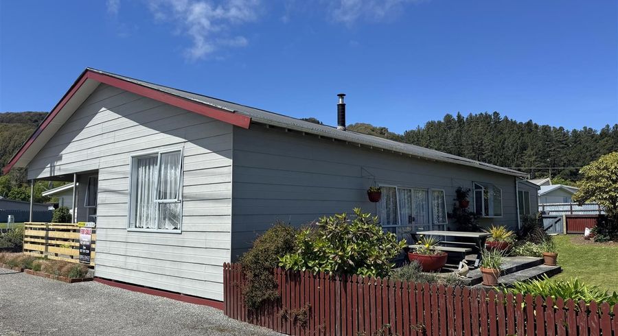  at 900 State Highway 7, Dobson, Grey, West Coast