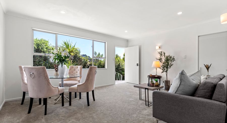  at 2/15 Houghton Street, Meadowbank, Auckland