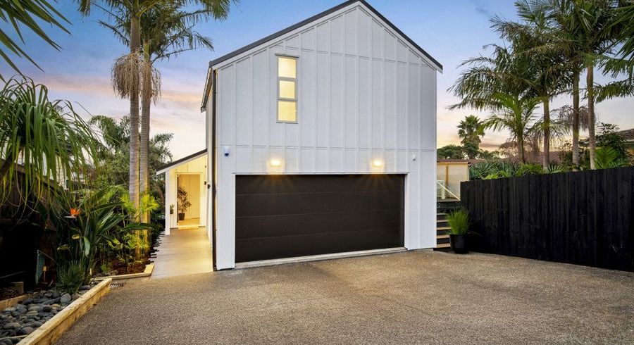  at 2/4 Richards Avenue, Forrest Hill, North Shore City, Auckland
