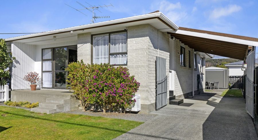  at 2/50 Kowhai Avenue, Ebdentown, Upper Hutt, Wellington