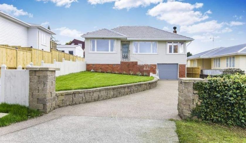  at 6 Maui Street, New Lynn, Auckland