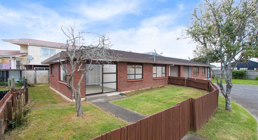  at 2/6 MIAMI ST, Māngere East, Auckland