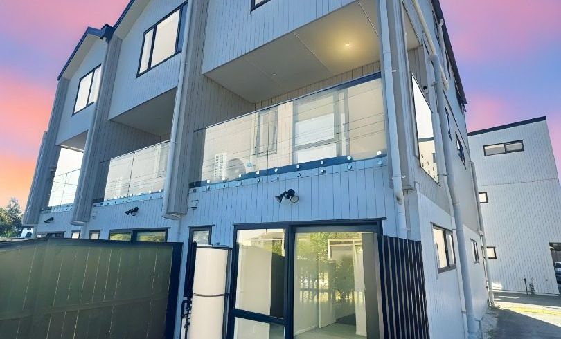  at 2/113 Te Atatu Road , Te Atatu South, Waitakere City, Auckland