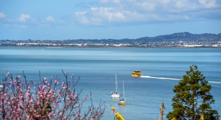  at 1/43 Telstar Place, Beach Haven, Auckland