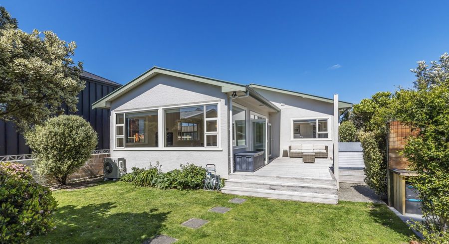  at 98 Apu Crescent, Lyall Bay, Wellington