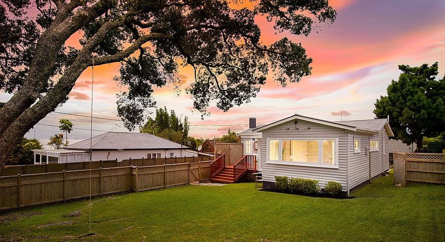  at 10 West Lynn Road, Titirangi, Auckland