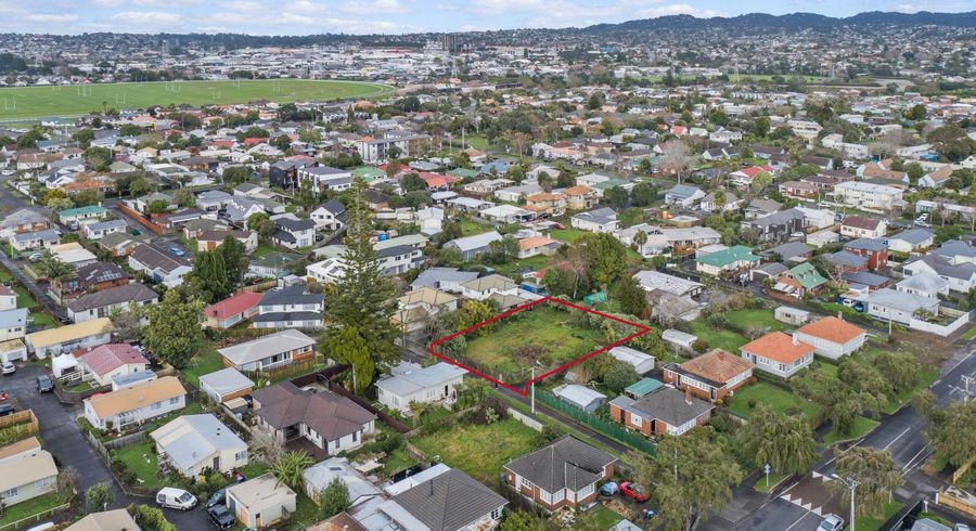  at 18 Riversdale Road, Avondale, Auckland