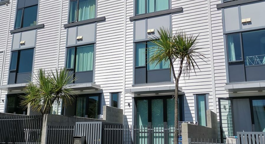  at 305 Murphys Road, Flat Bush, Manukau City, Auckland