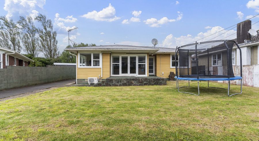  at 16 Toatoa Place, Mangere Bridge, Auckland