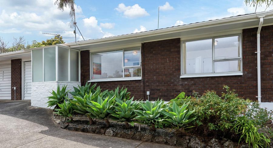  at 2/16 Marriott Road, Pakuranga, Auckland