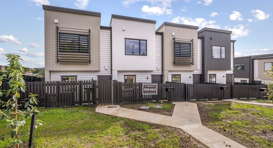  at 2/48 Moire Road, Massey, Waitakere City, Auckland