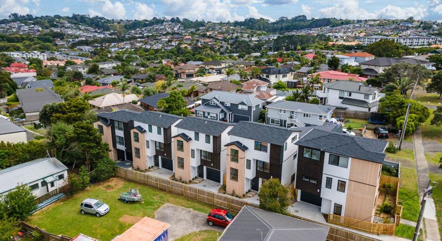  at 858E East Coast Road, Pinehill, North Shore City, Auckland