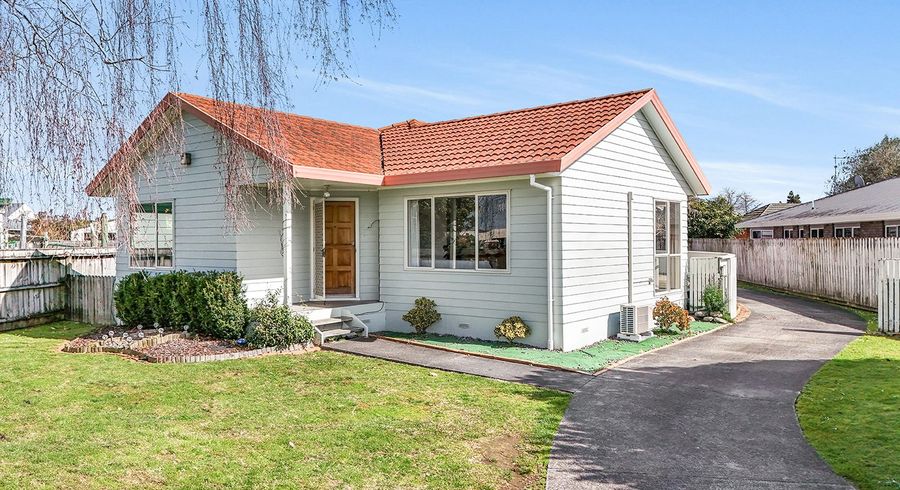 at 5 Admiral Crescent, Flagstaff, Hamilton