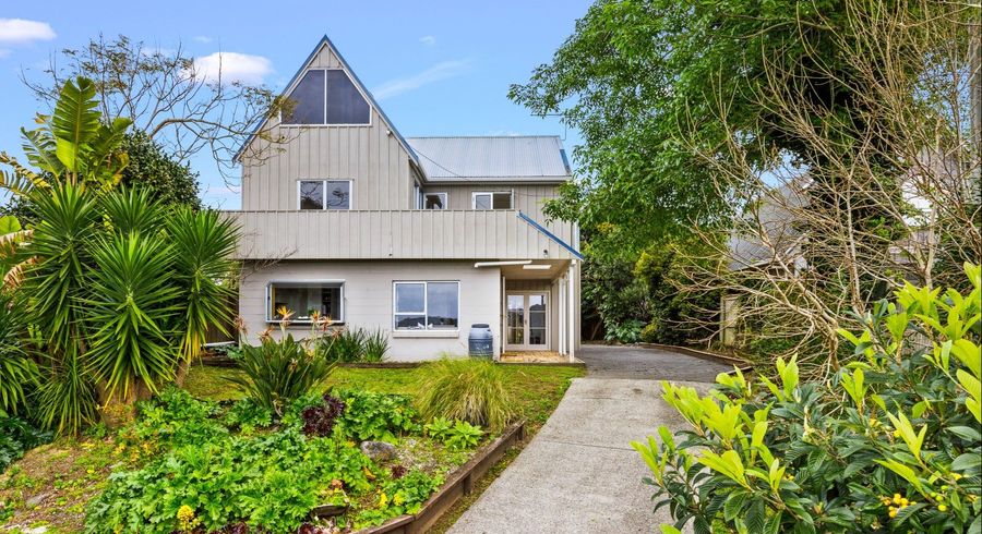  at 35 Stillwater Crescent, Stillwater, Silverdale
