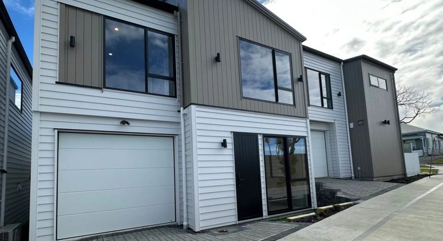  at 2/59 Howe Street, Howick, Manukau City, Auckland