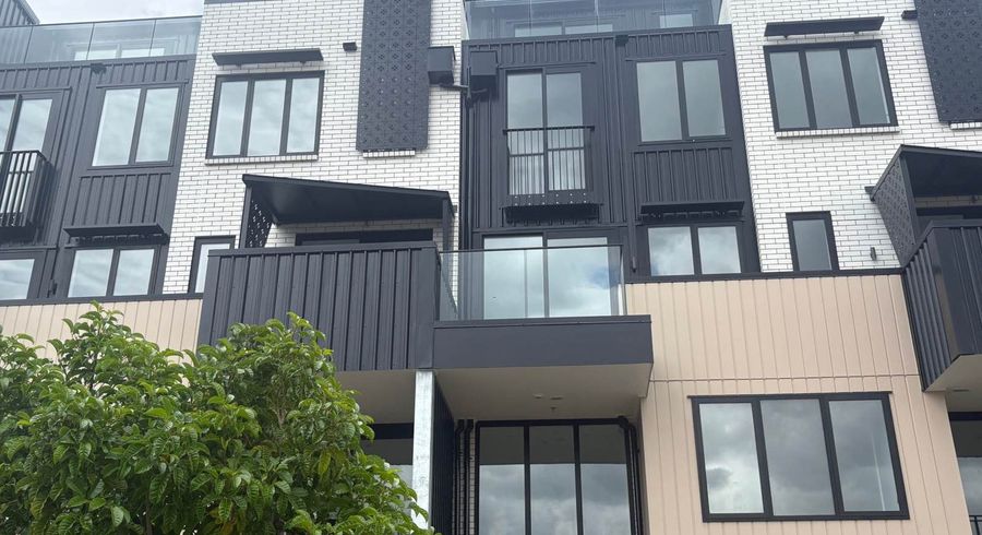  at 2/28 Pennant Street, Long Bay, North Shore City, Auckland