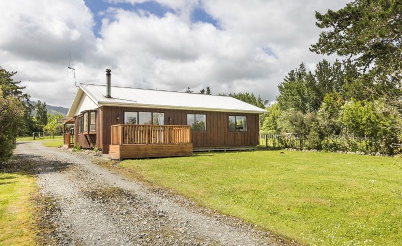  at 42 Rewarewa Street, Tokomaru, Palmerston North