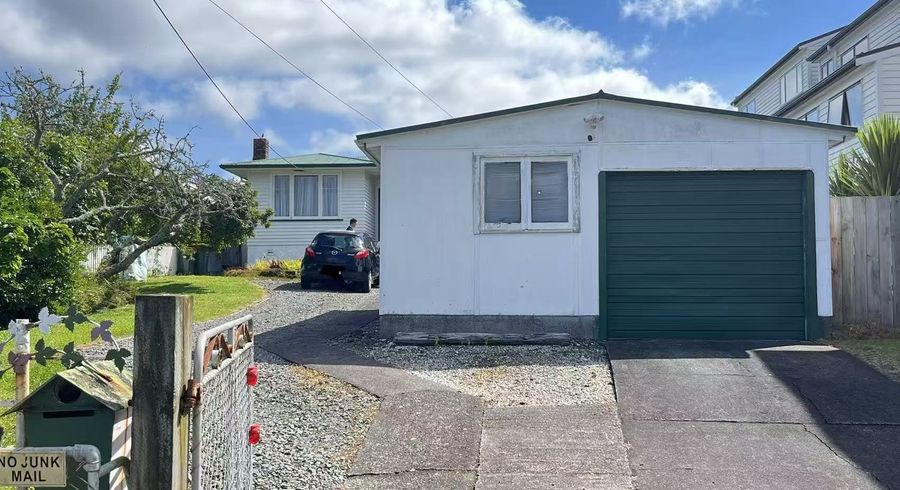  at 14 Adriatic Avenue, Henderson, Waitakere City, Auckland