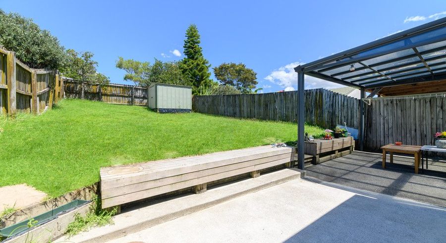  at 6 Kona Crescent, Henderson, Waitakere City, Auckland