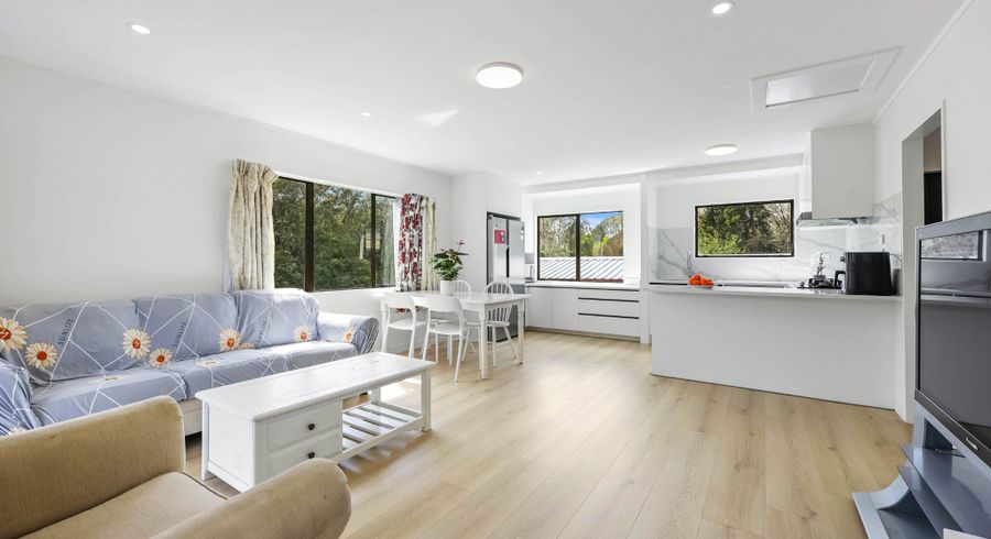  at 2/10 Ennis Avenue, Pakuranga Heights, Manukau City, Auckland