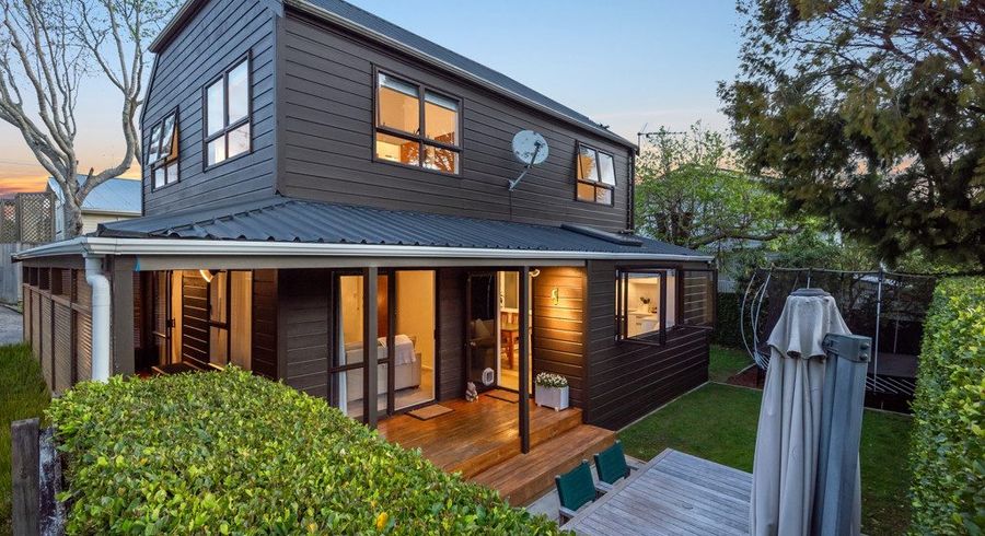  at 2/3 Eversleigh Road, Belmont, Auckland