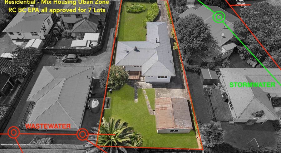  at 4 Longburn Road, Henderson, Waitakere City, Auckland