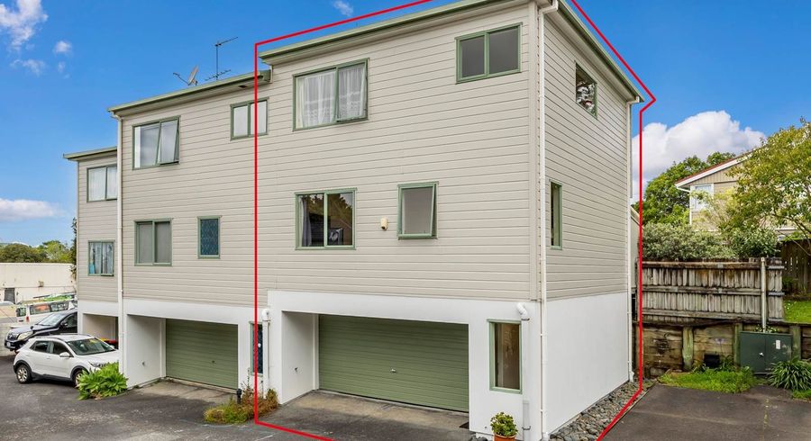  at 4/5 Kilham Avenue, Northcote, North Shore City, Auckland