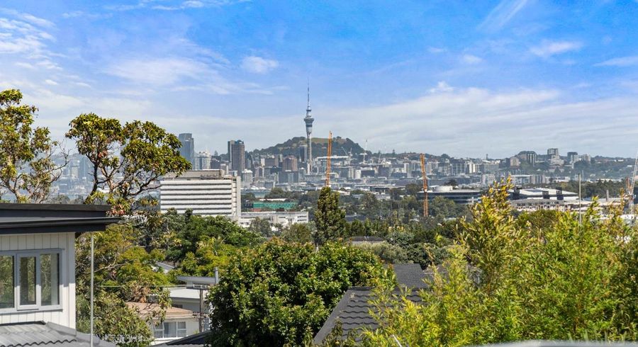  at 2/230 East Coast Road, Forrest Hill, North Shore City, Auckland