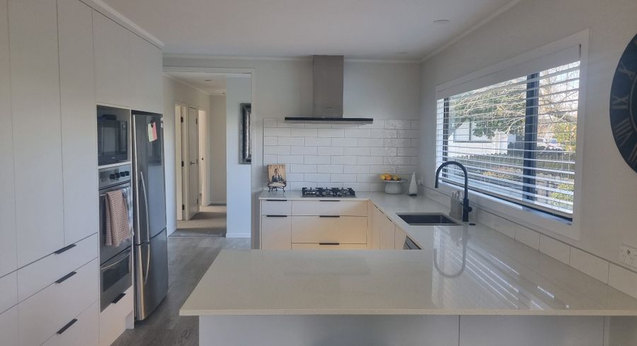  at 18 Sandgate Ave, Botany Downs, Manukau City, Auckland