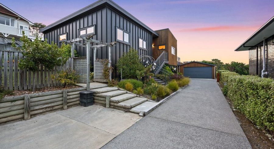  at 102 Moncks Spur Road, Redcliffs, Christchurch City, Canterbury