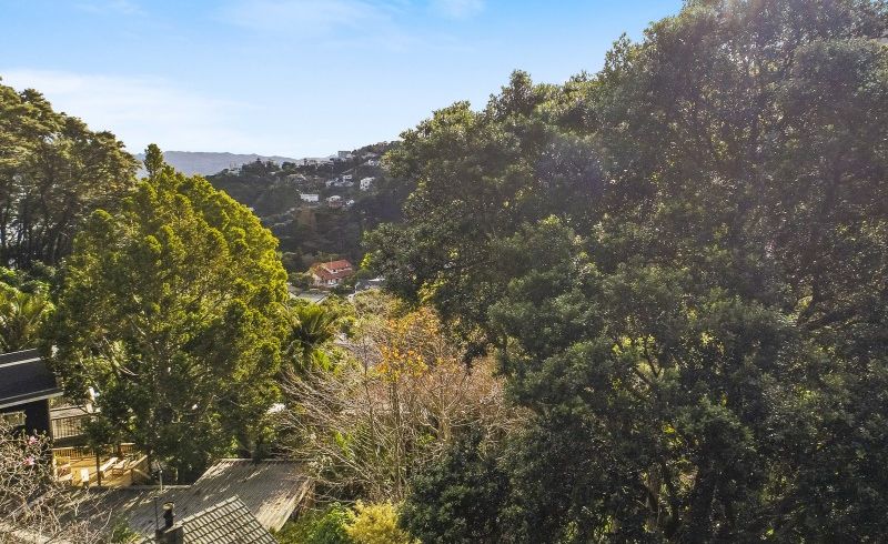  at 8 Huia Road, Days Bay, Lower Hutt