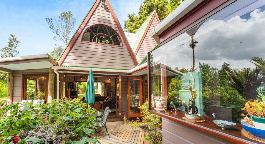  at 27a Tane Road, Laingholm, Waitakere City, Auckland