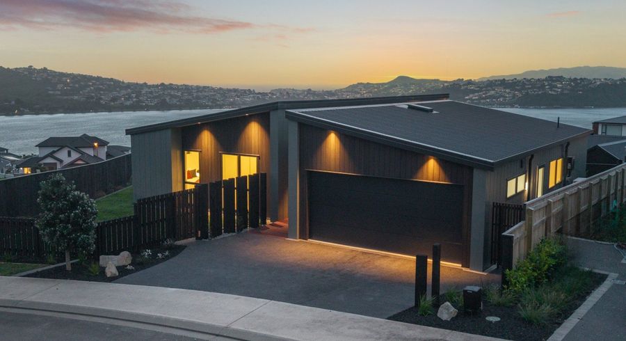  at 6 Okupe Grove, Aotea, Porirua, Wellington