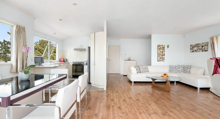  at 1/52 Noeleen Street, Glenfield, Auckland