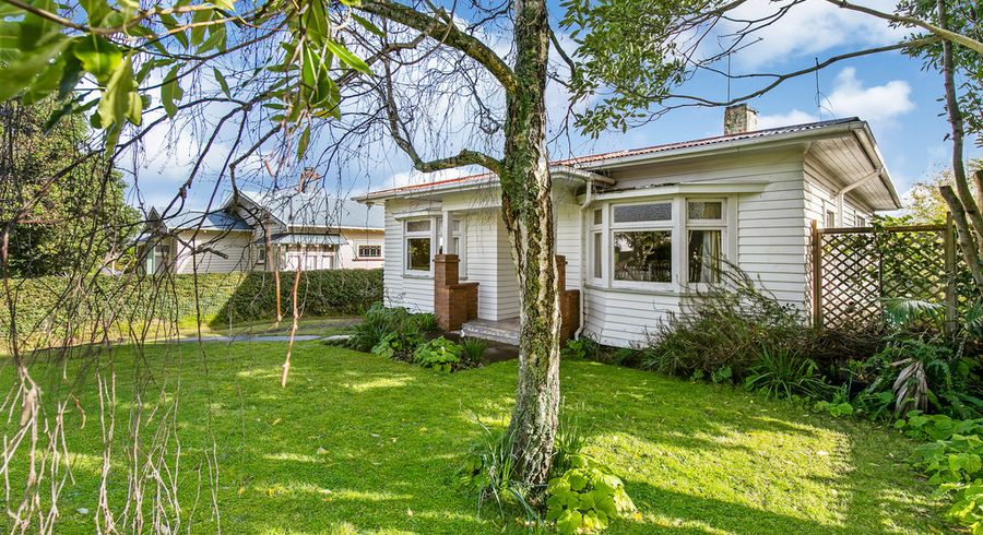 at 10 Weston Avenue, Mount Albert, Auckland