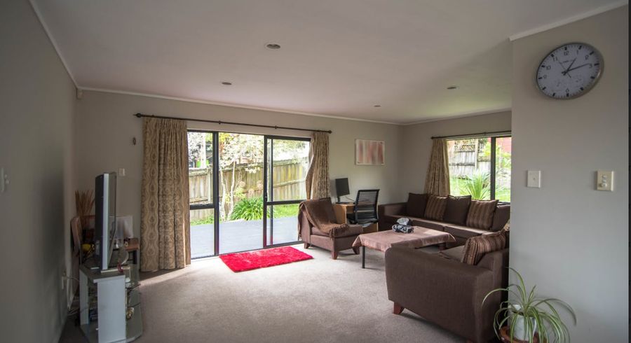  at 1/18 Atlantis Place, Tōtara Vale, Auckland