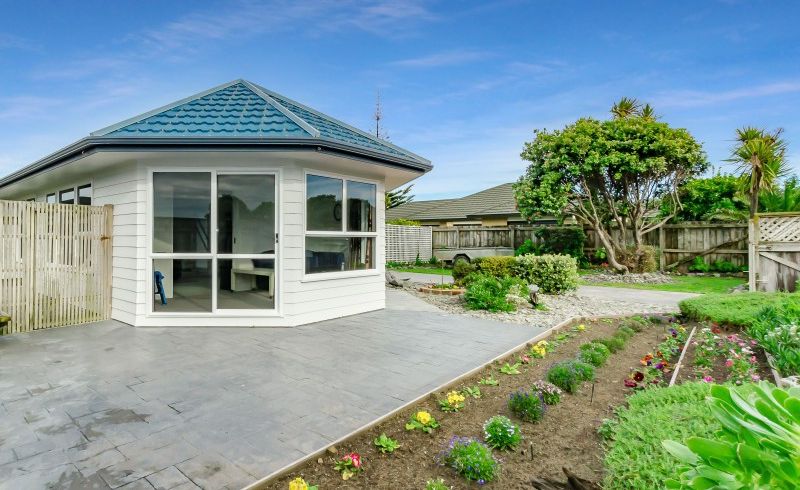  at 130 Field Way, Waikanae Beach, Waikanae