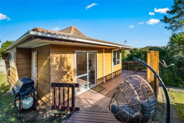  at 2/7 Foley Place, Torbay, Auckland