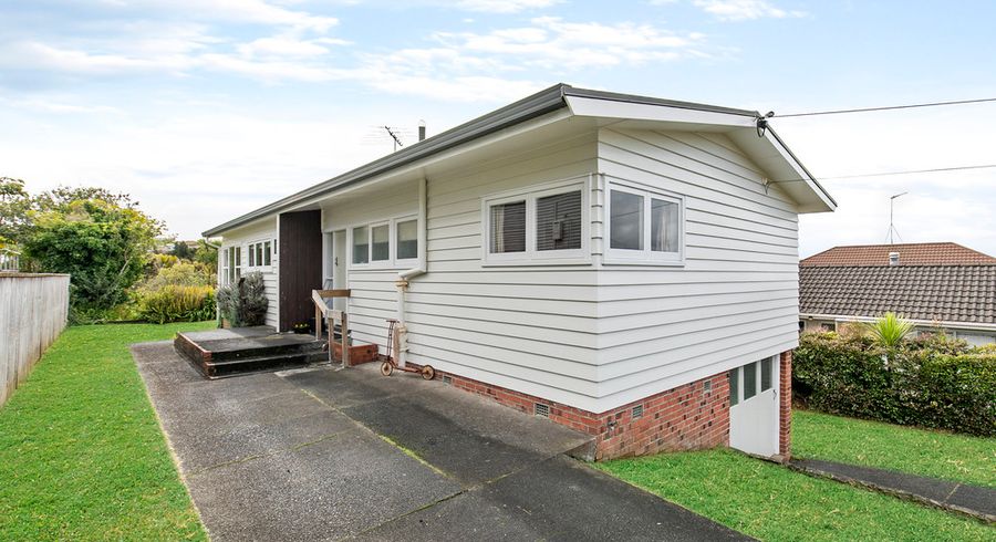  at 8 Waratah Street, Birkenhead, Auckland